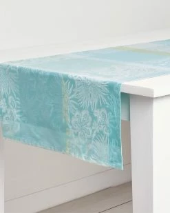 Brand new 💯 Garnier Thiebaut Mille Venusta Aqua Tablerunner Home Linens ✔️